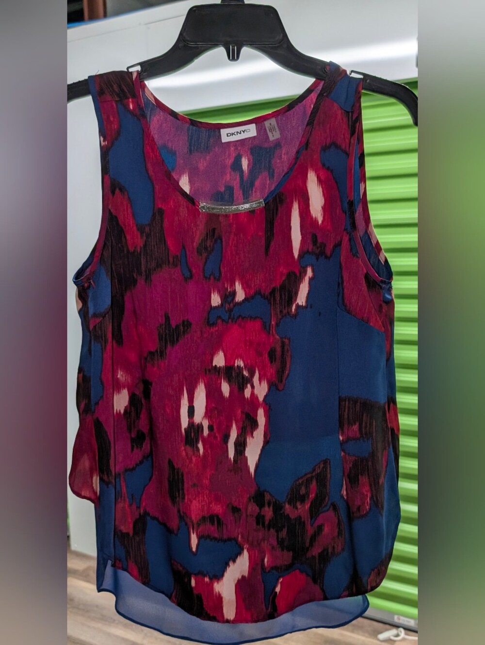 DKNY Abstract Floral Sleeveless Top Tank Blouse Metal Detail NWOT Deadstock